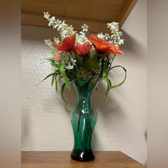 Gorgeous Green Emerald Glass Vase 9” - Picture 3 of 6